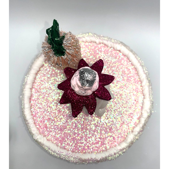 Vintage Ceramic Bunny Sitting on Cake Stand Bottle Brush Carrott Tree Flower Hat - Picture 11 of 16